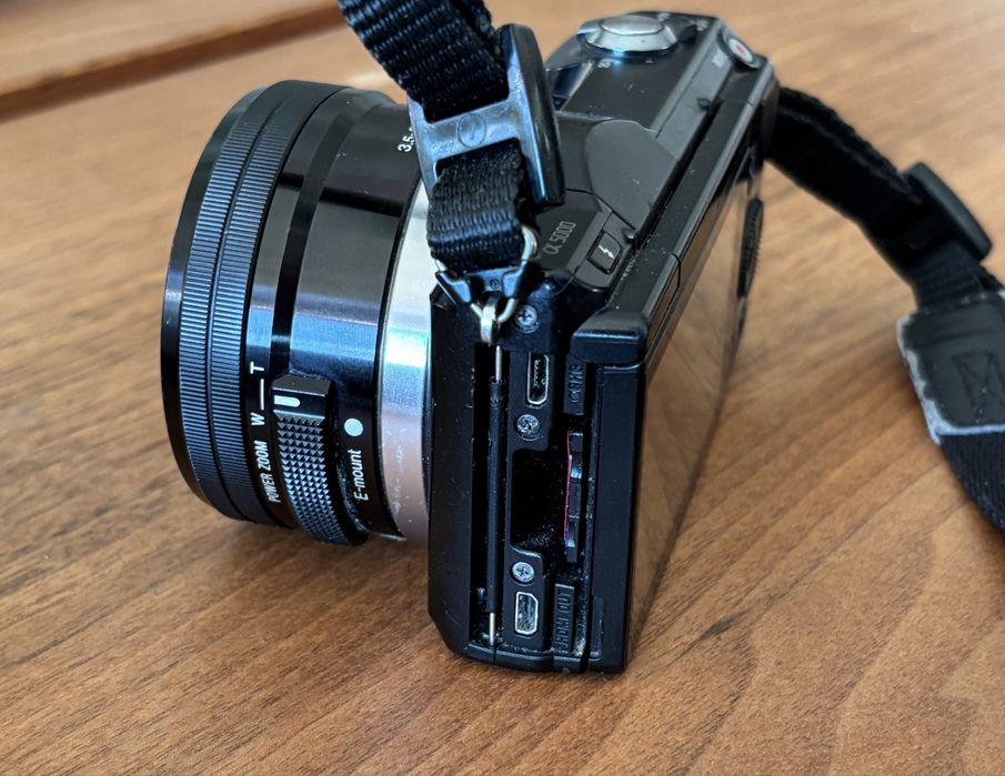 Sony Alpha A5000 / ILCE-5000 – uszkodzony, nie ładuje się