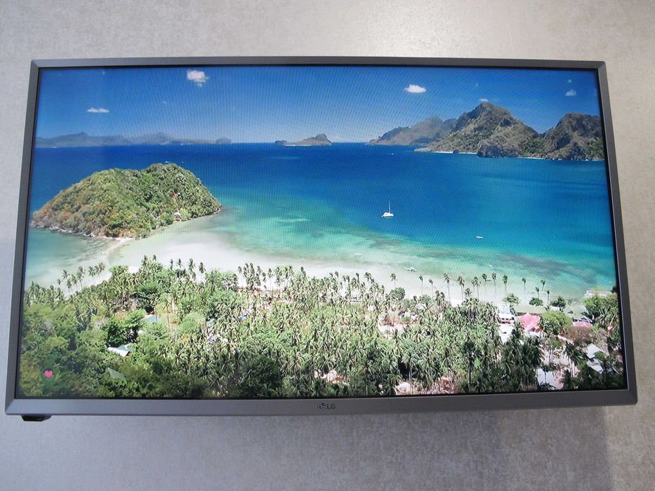 Продам телевизор LG 32LJ590U Smart WebOS в отличном состоянии