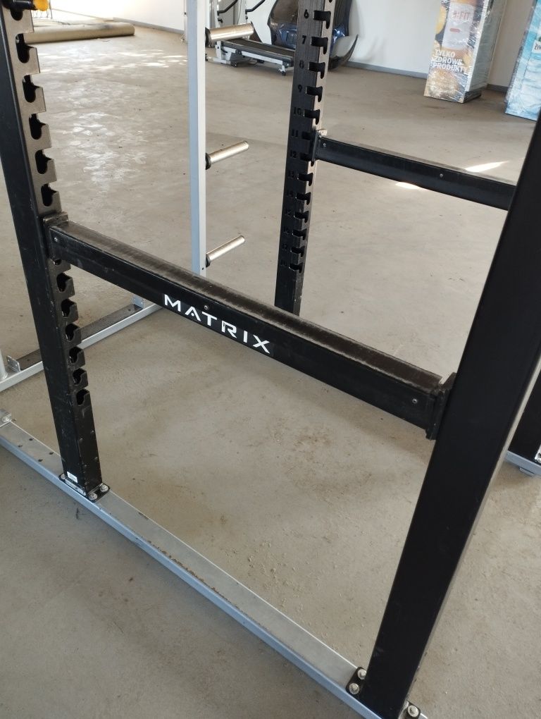 Klatka do ćwiczeń power rack Matrix brama
