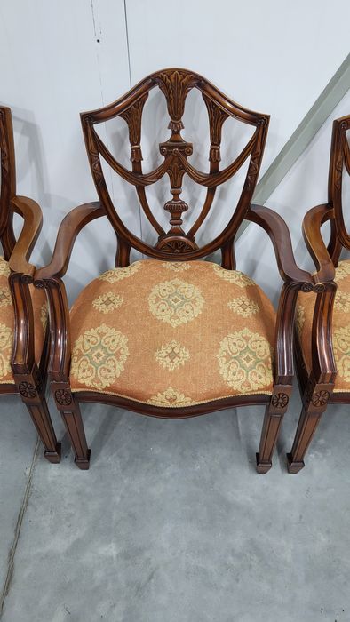 Набір вінтажних різьблених стільців з підлокітниками