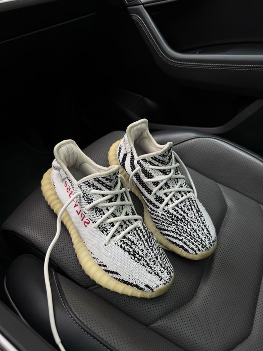 Adidas Yeezy Yzy Boost 350 Zebra V2 Sneakers