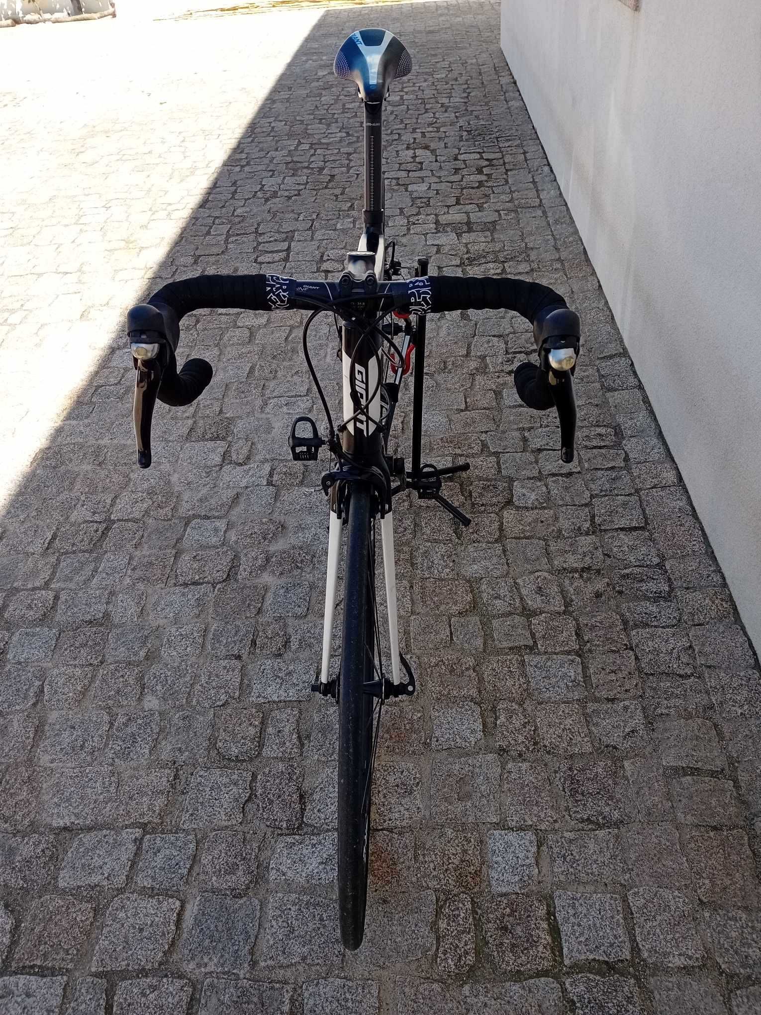 Bicicleta GIANT Defy 1