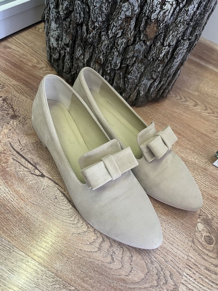 Bezowe loafersy 39