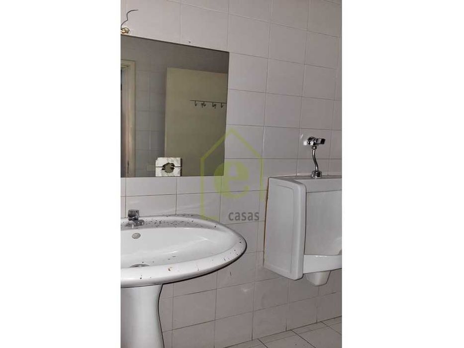 Ampla Loja na Póvoa de Santo Adrião