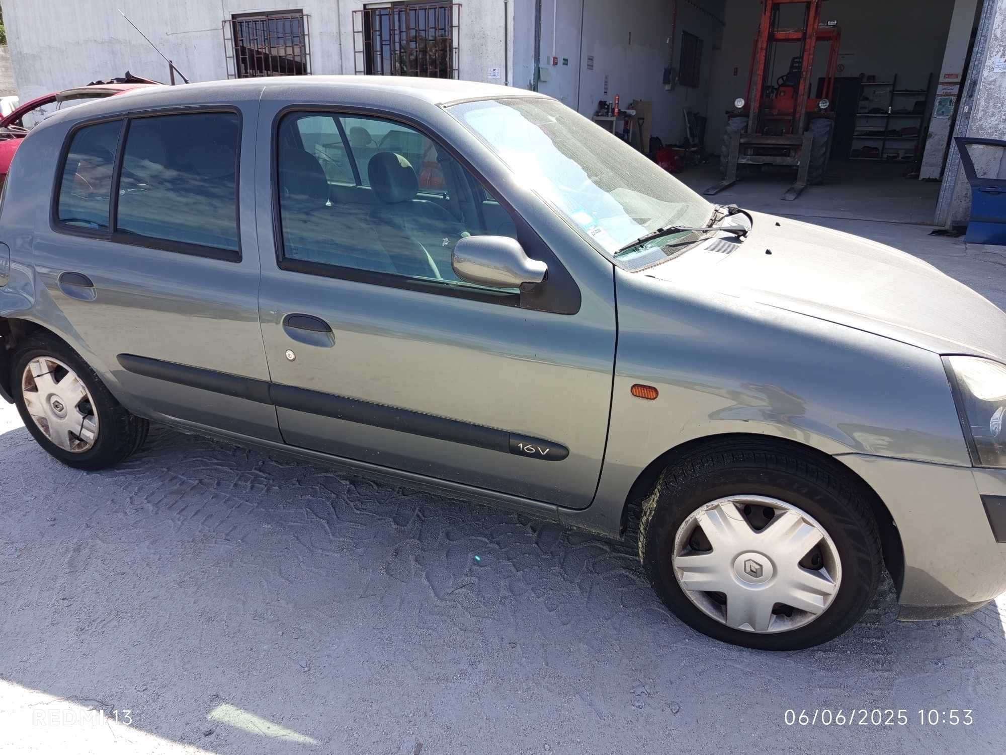 Para peças Renault Clio II 1.2 16V ano 2001