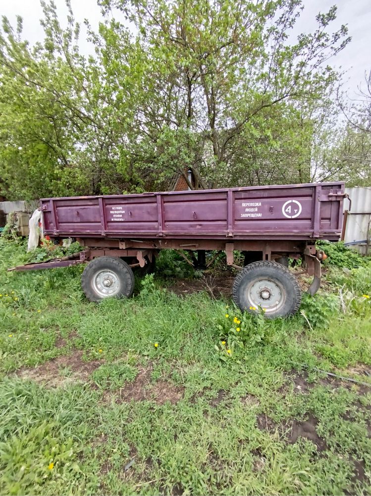 Тракторный прицеп 2ПТС4 на кругу