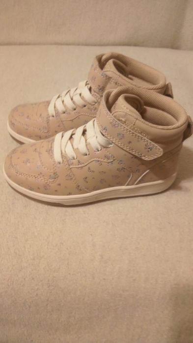 Продам новые осенние ботинки для девочки H&M.