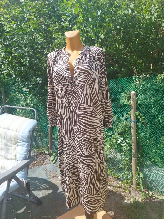 Sukienka damska rozmiar 38 ale jest o dużo większa firma H&M