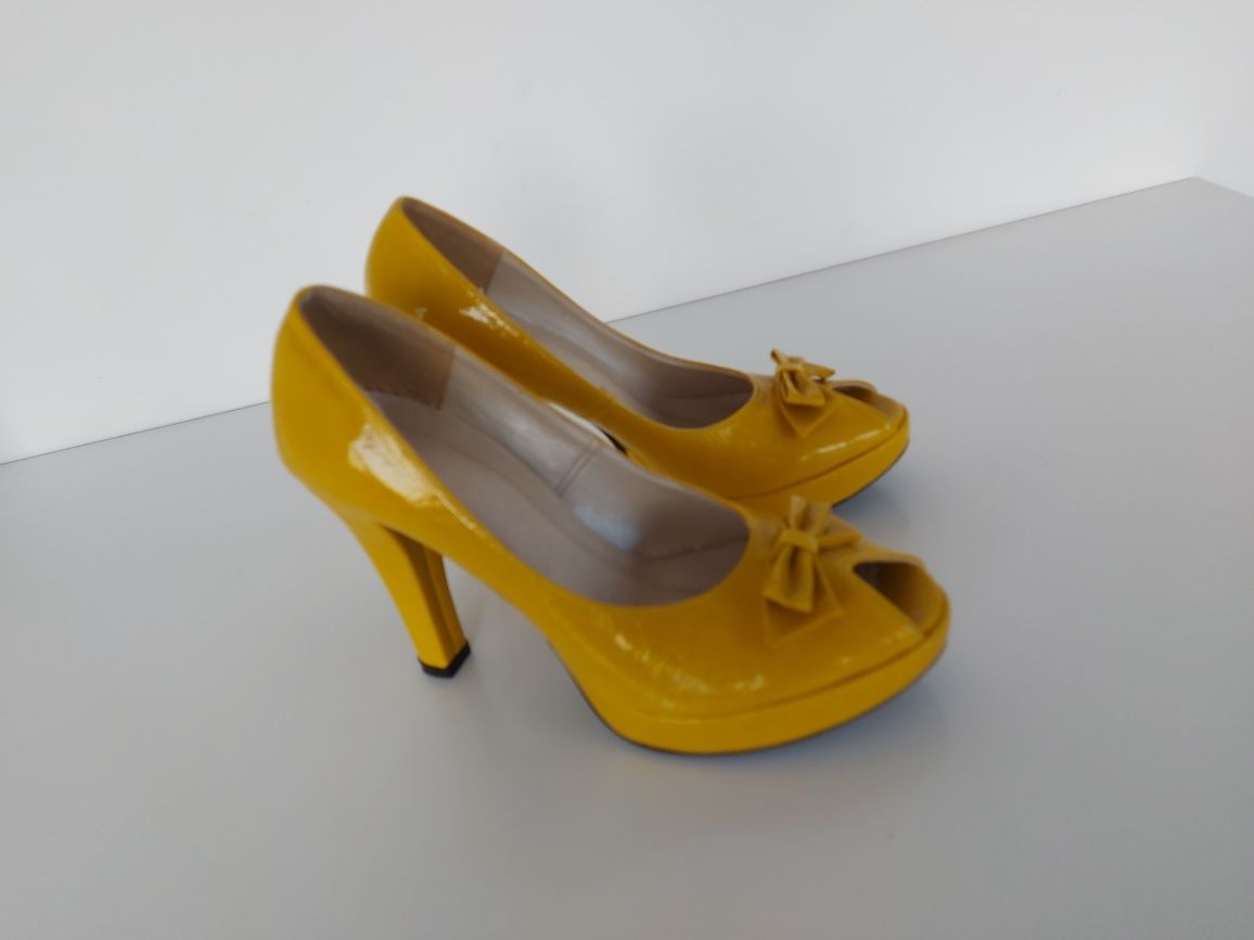 Buty czółenka Gopol w rozmiarze 35 Nowe