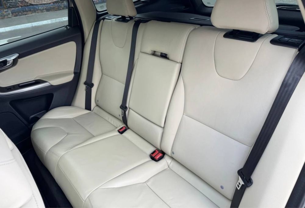 Продам Volvo XC60 2015 року