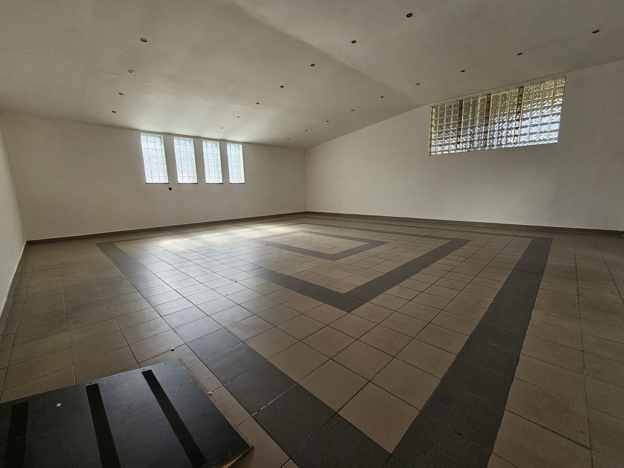 Lokal do wynajęcia 370m2