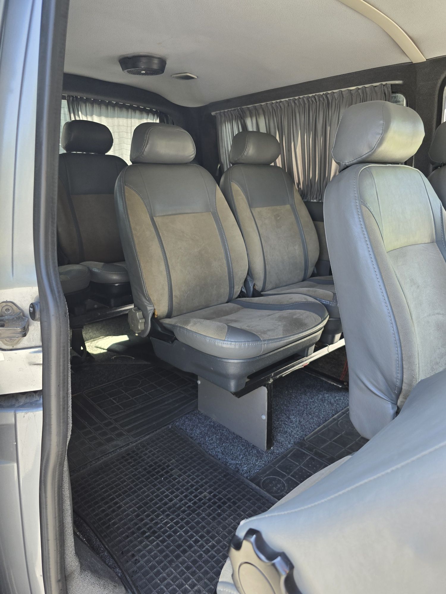 Продам Volkswagen Caravelle 9 мест