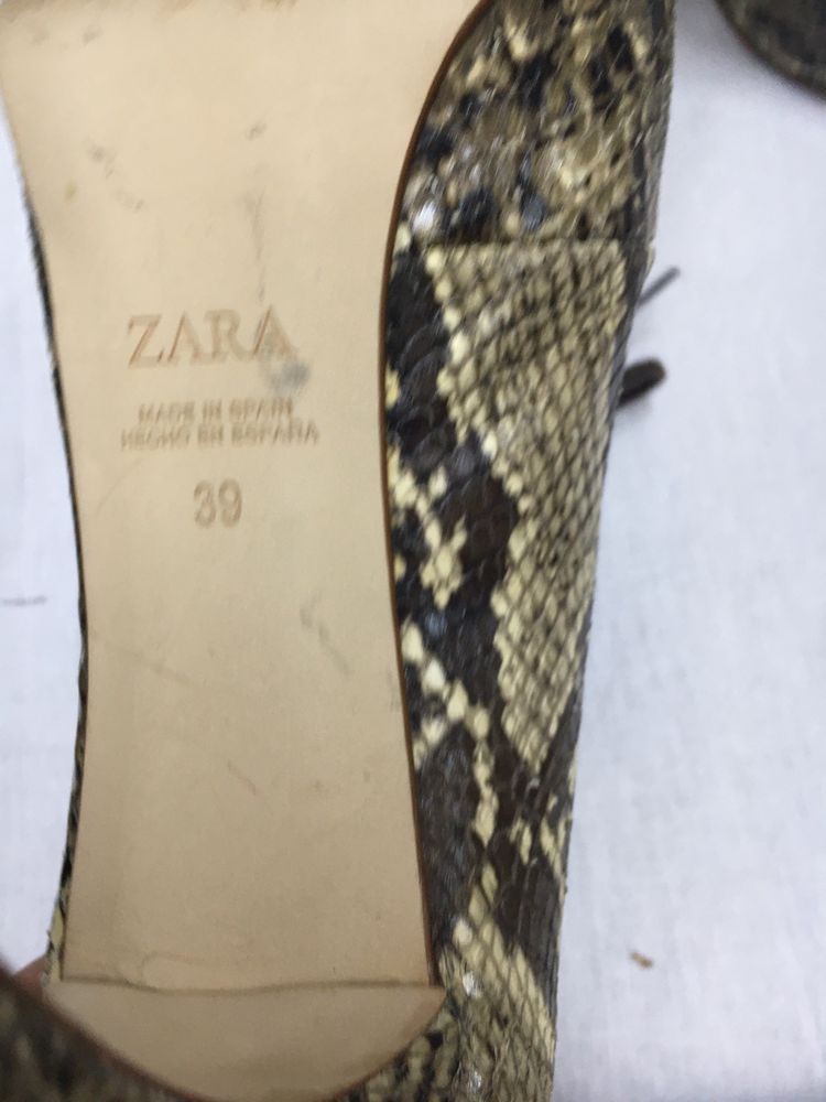 Botins zara 39 imitaçao pele cobra