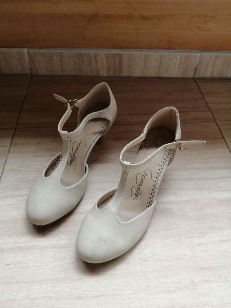 Sapato creme 40 salto