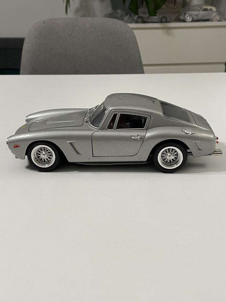 Model Ferrari 250 GT Berlinetta SWB 1961 1:18 Jouef Evolution 1/18