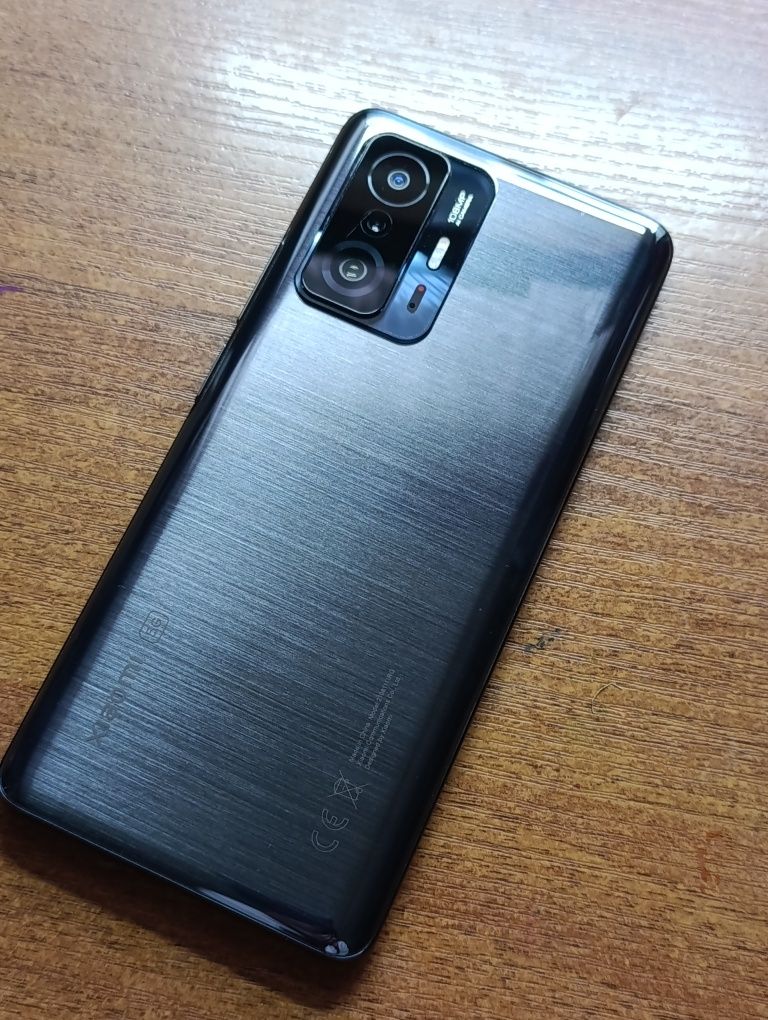 Xiaomi 11t + три чехла в подарок