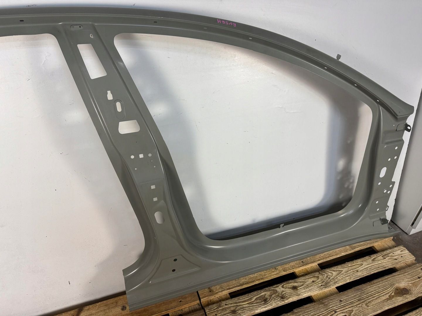 PROG SLUPEK PRAWY RAMA TESLA MODEL 3 III 2017- NOWKA ORYGINALNY