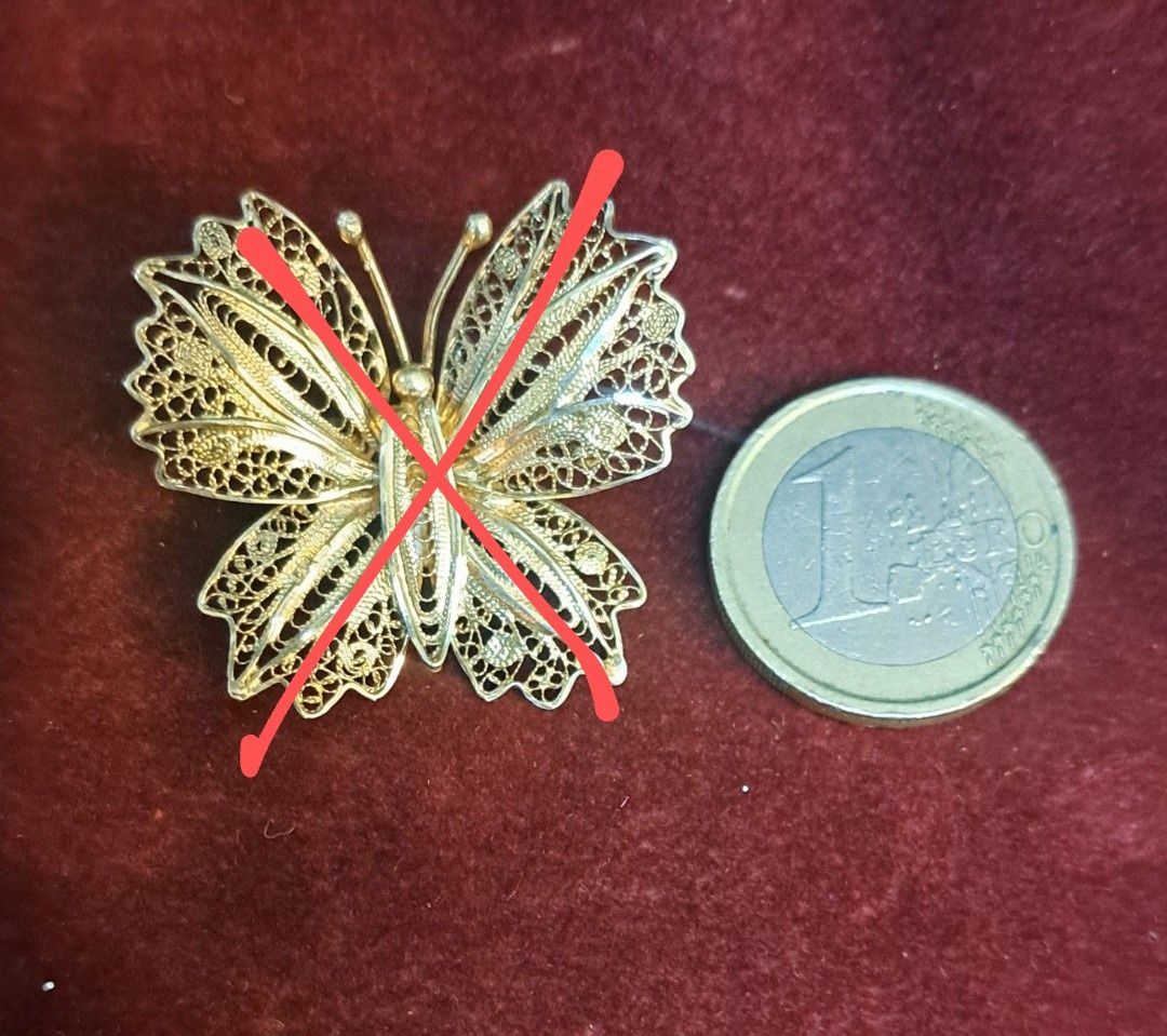 Alfinetes broches vintage em prata.