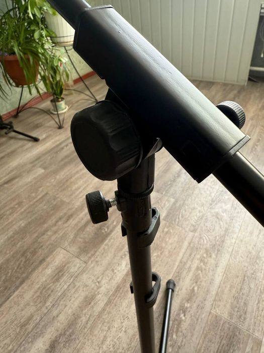 Стійка для мікрофону