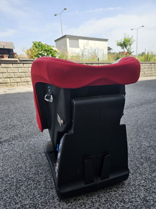 Cadeirão de carro. De Chico.  Impecavel estado. Muda posição,