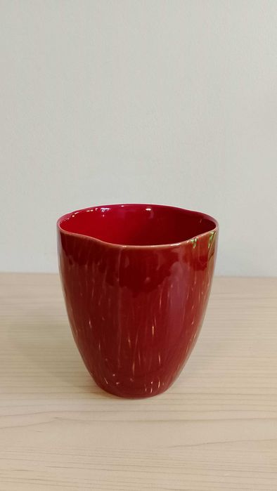 Piękny duży kubek Home&You, czerwony zdobiony, 400 ml /nowy/.