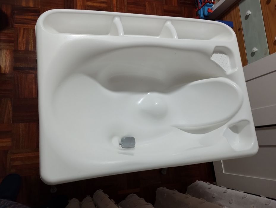 Banheira de bebé com suporte