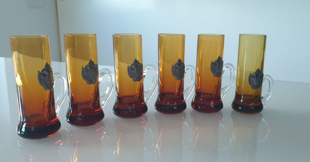 Conjunto de seis  copos com brasão.