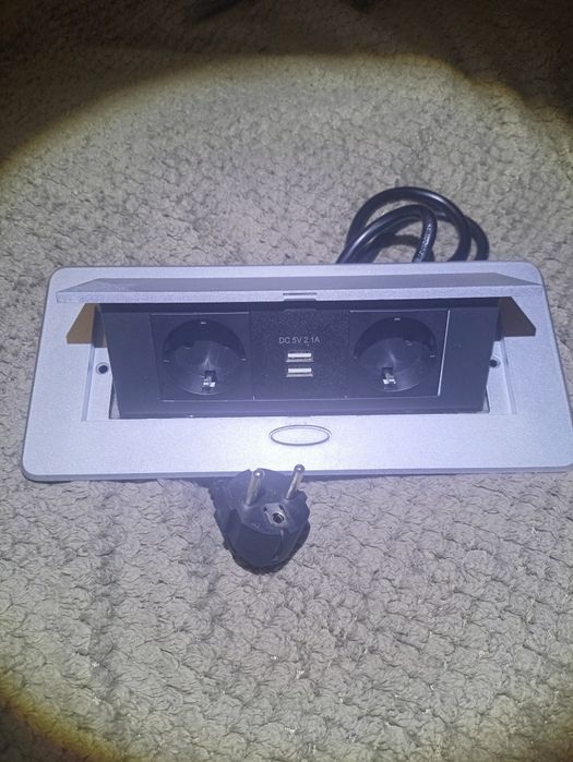 Вбудована розетка з USB