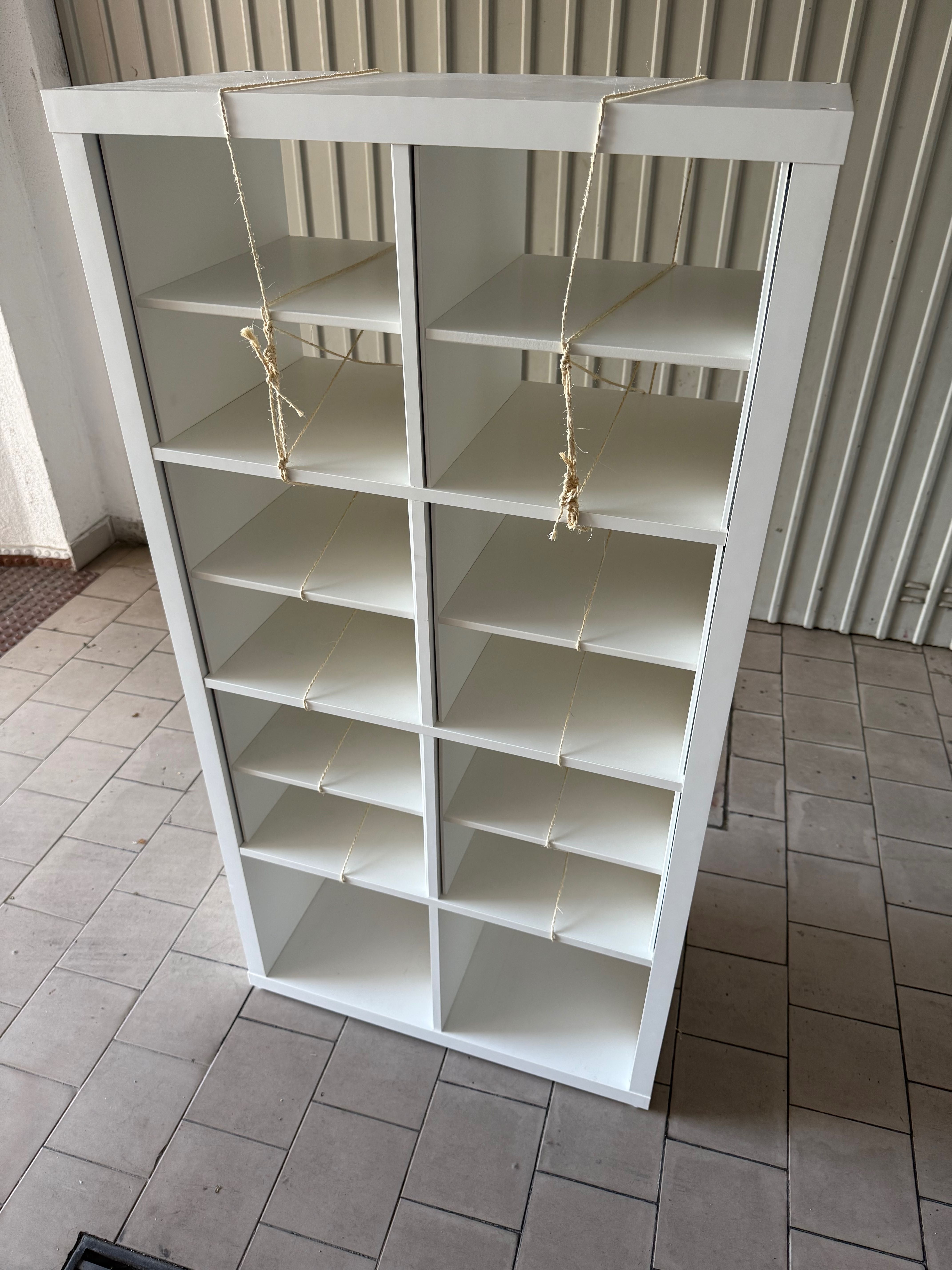 Estante KALLAX com prateleiras estilo sapateira