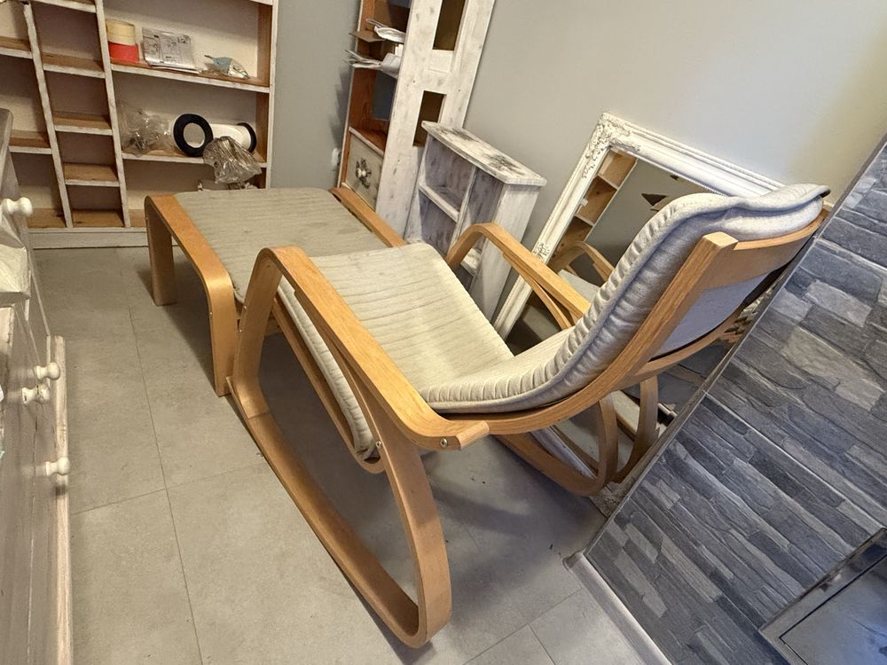 Sprzedam fotel bujany Ikea z podnóżkiem