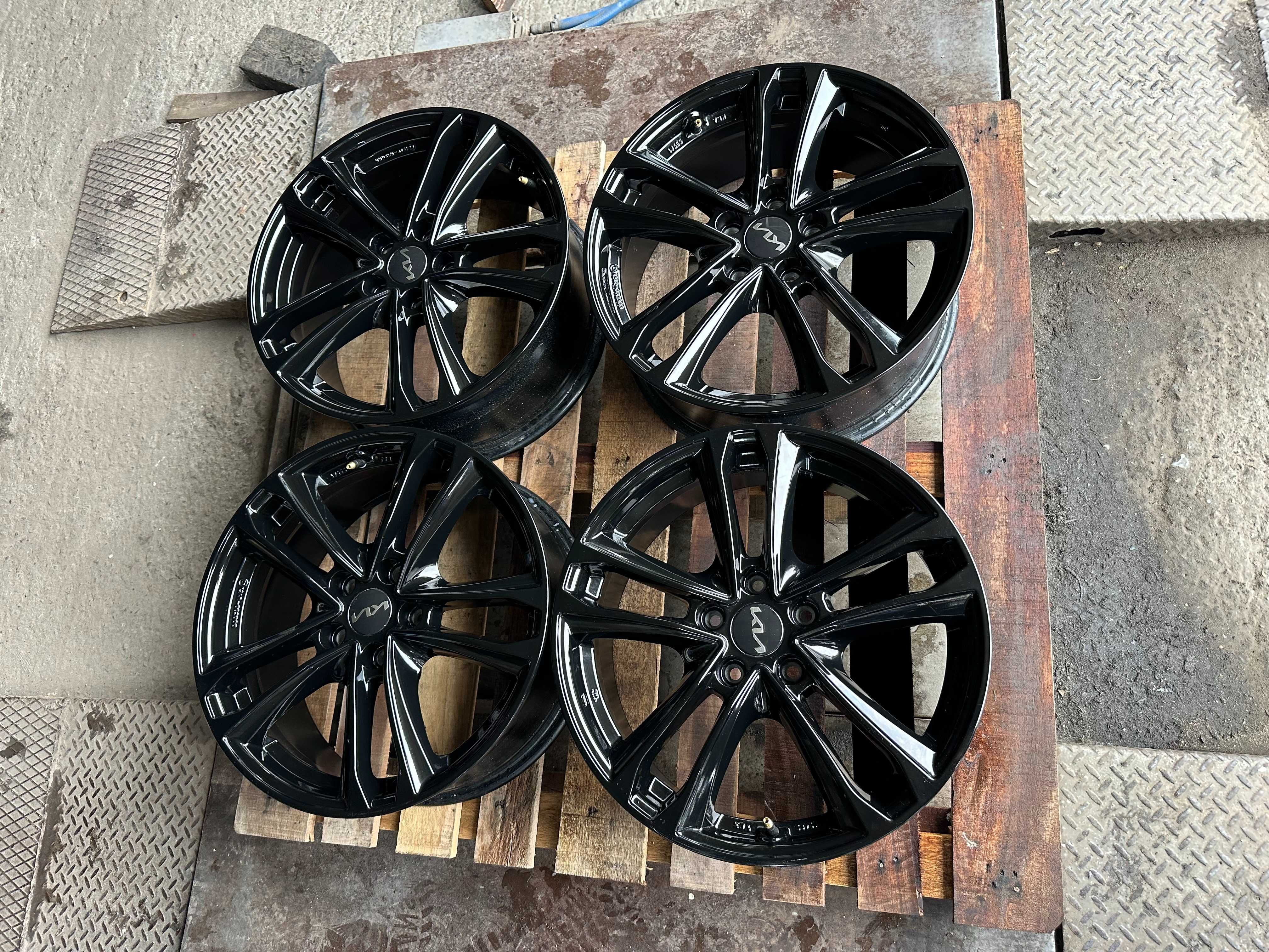 5x114,3  7,5j x 18" et49,5 KIA komplet alufelgi z czujnikami