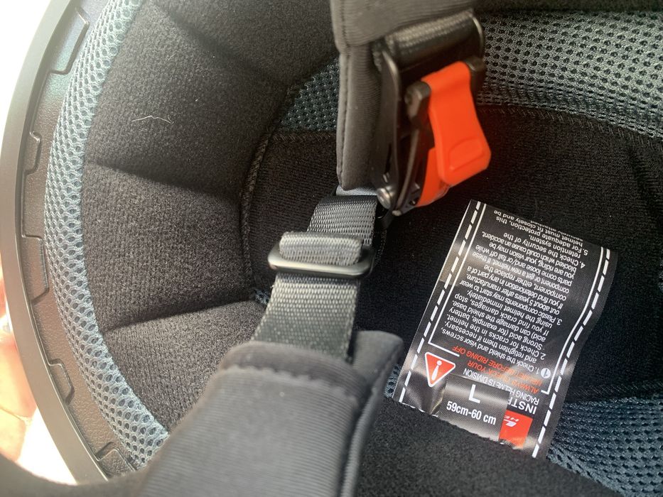 Capacete L52 na caixa com Bluetooth