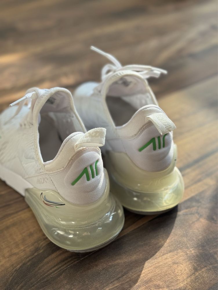 Кросівки NIKE 270