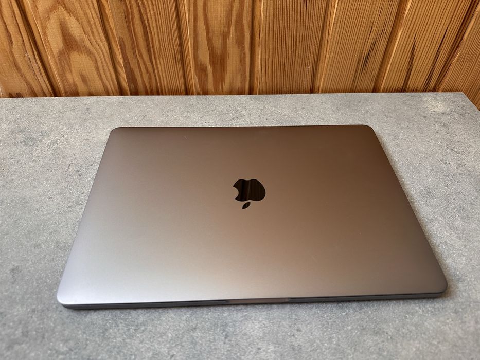 Apple Macbook pro i7 16gb 512gb в гарному стані
