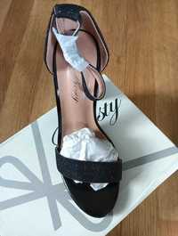 Buty na obcasie r. 38