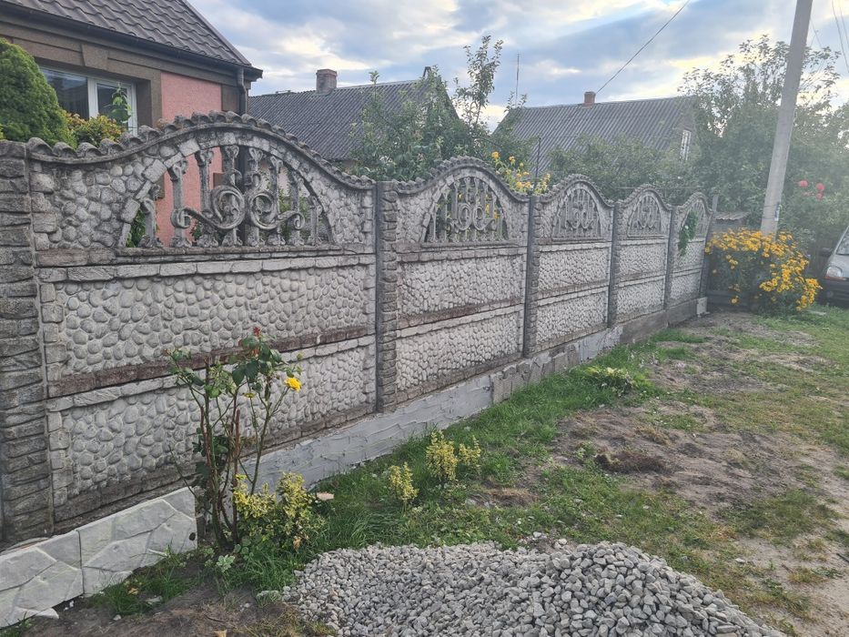 Продам бетоні секціїі на забор
