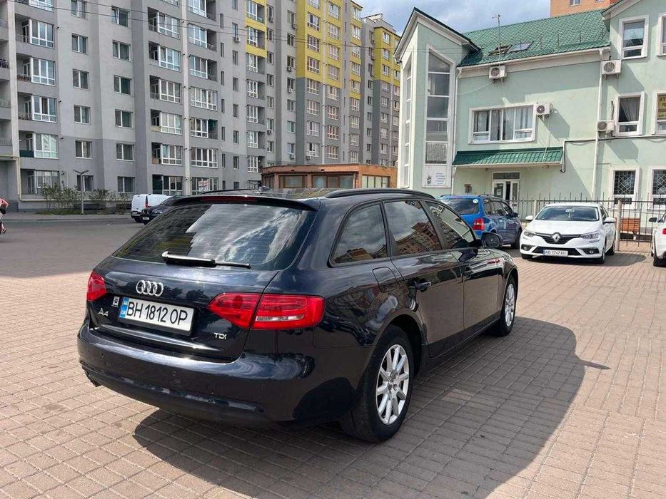 Продам AUDI A 4  (2 .0 дизель) 2013 року