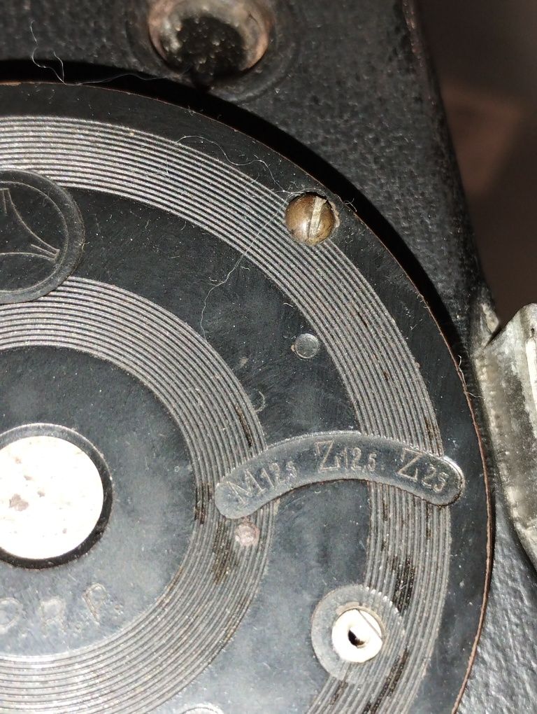 Máquina fotográfica muito antiga para coleccionadores.