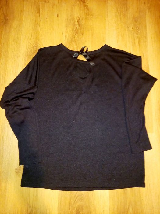 Sweterek czarny kokardka na karku 36 S