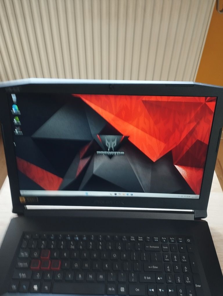 Acer Predator Helios 300,i7,16g RAMGTX 1050TI,17.3`