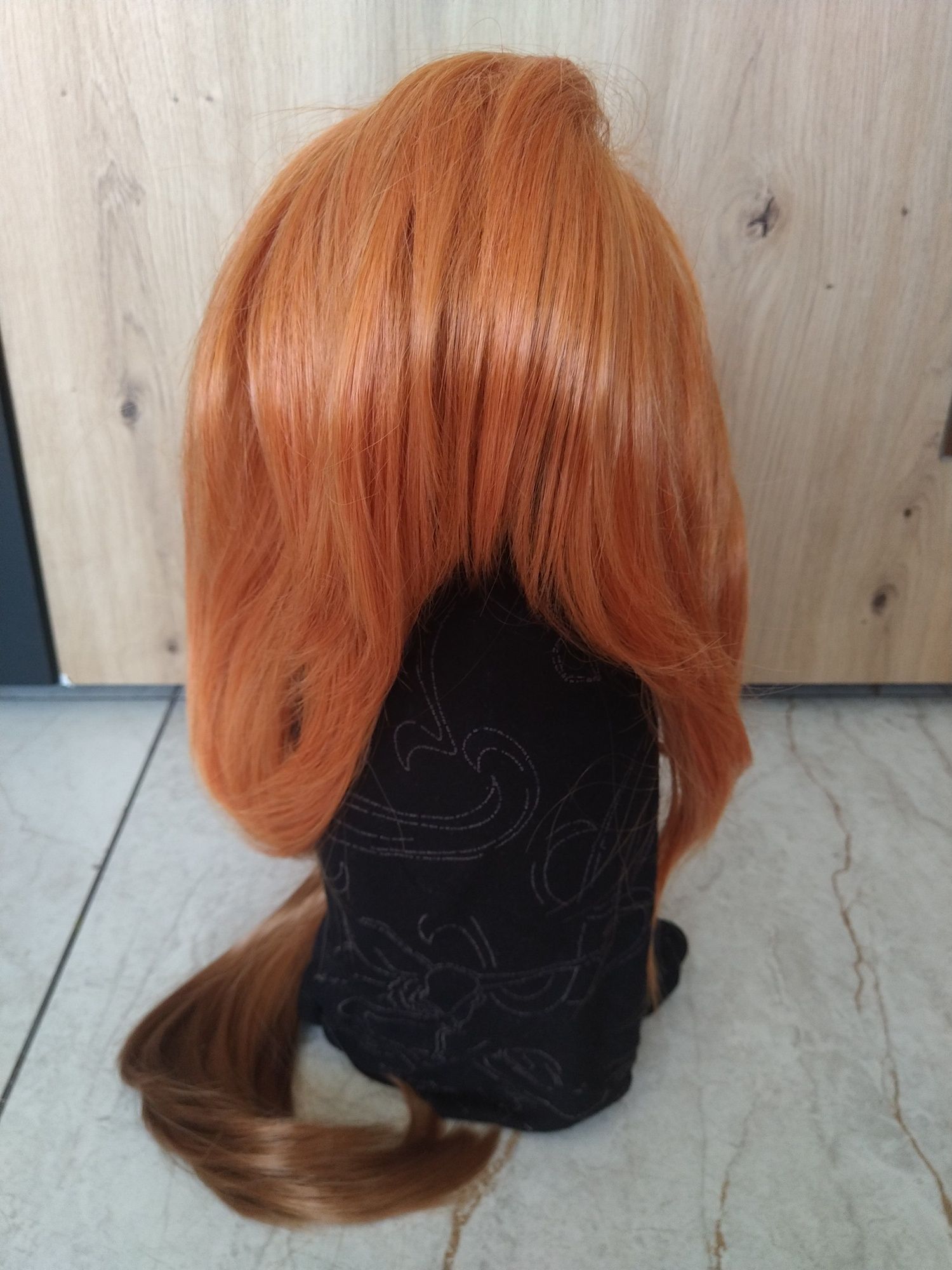 Perulka ruda długie włosy