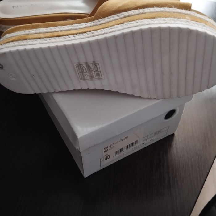 Нові жіночі шльопанці