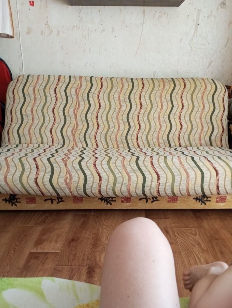 Продам диван на ламелях
