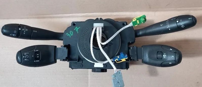 Peugeot 307 przelacznik pod kierownice swiatel tasma 96605602XT 96605592XT 96563489XT