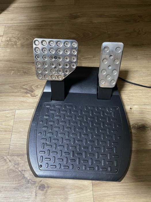 Игровой руль Trustmaster t300