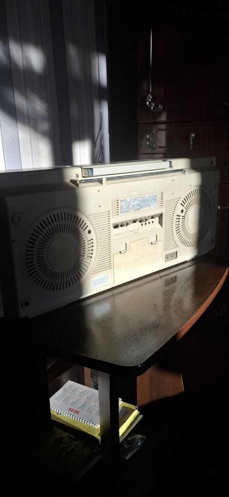 Sharp GF-575 1982 года.