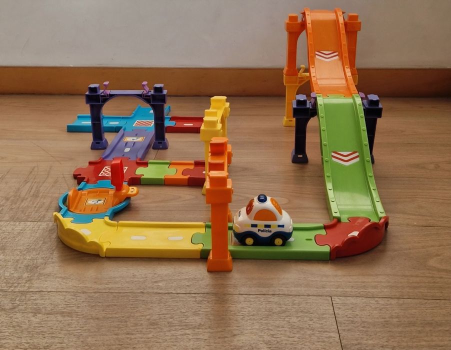 Linda pista vTech com carrinho bólide bip bip com som e luz