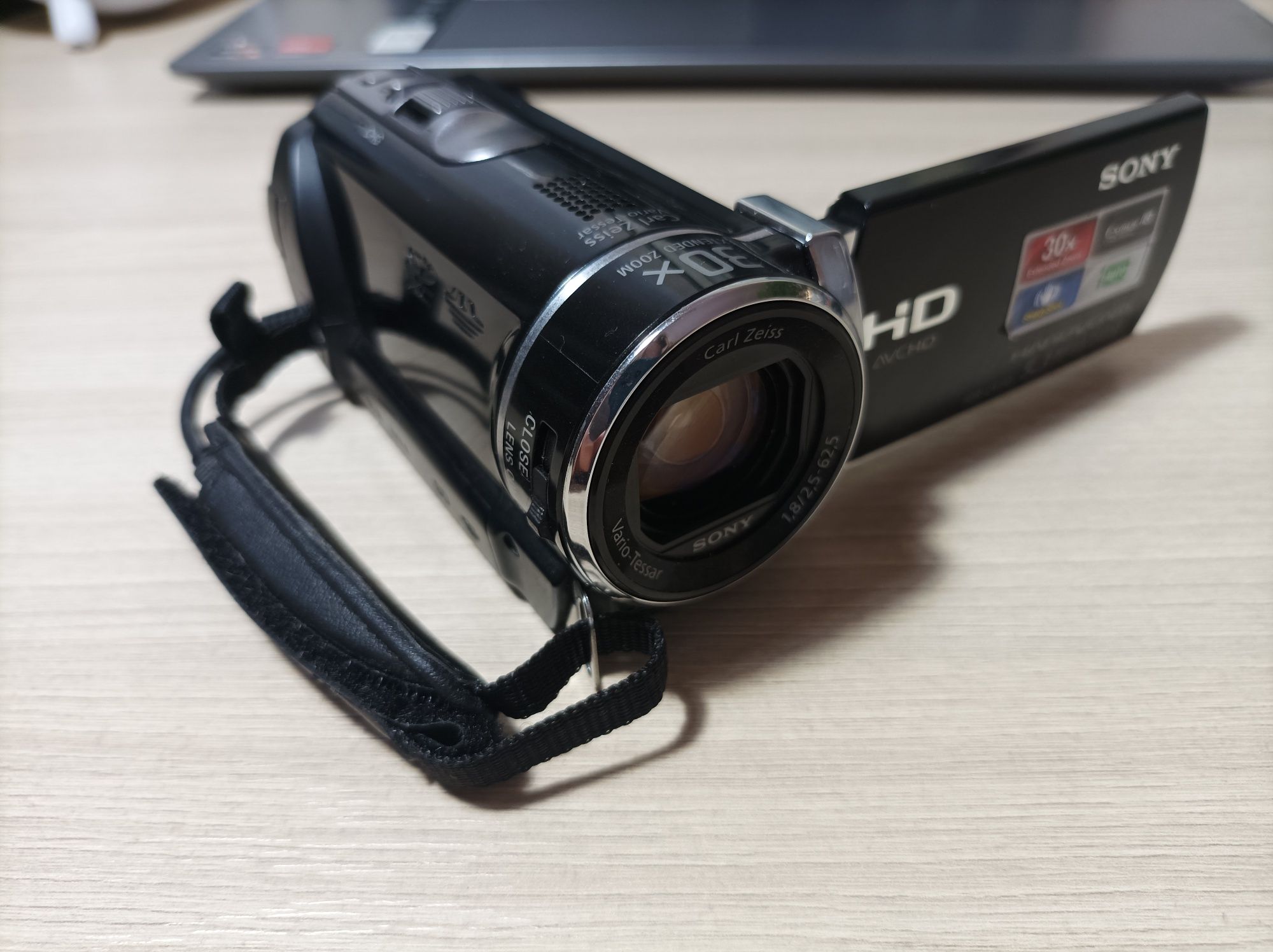 Видеокамера Sony HDR-CX190E с сумкой