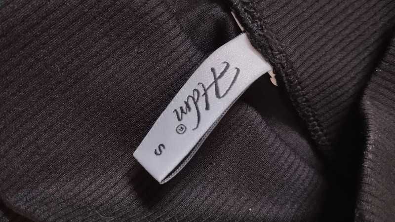 Czarne leggisny z sercem