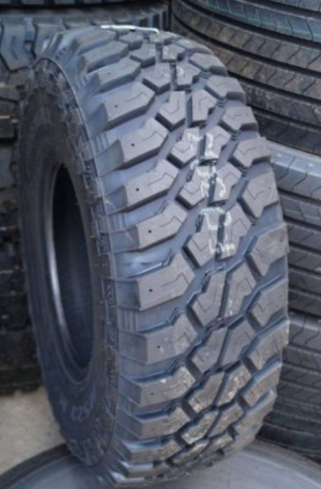 Новые грязевые шины 235/75R15  Firemax FM523 M/T